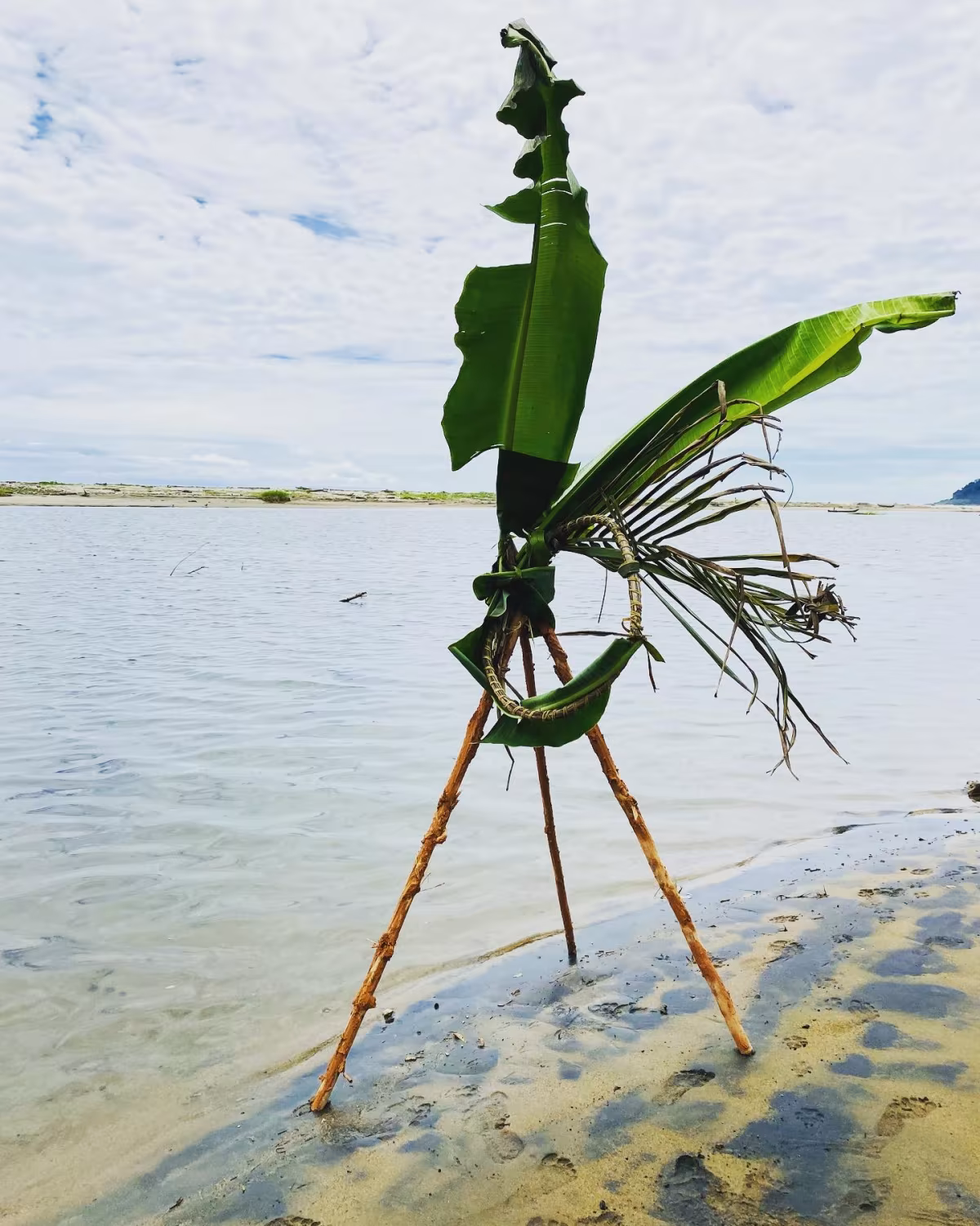 Hope. (2022) found materials including banana leaves, rope, woven basket from palm leaves, palm leaves and clay. Dimensions variable.